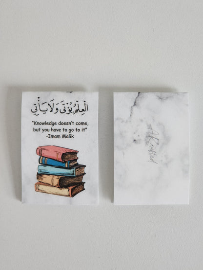 Islamic Magnetic Mini Bookmark (3.7cm x 5.6cm)- "Knowledge doesn't come, but you have to go to it"